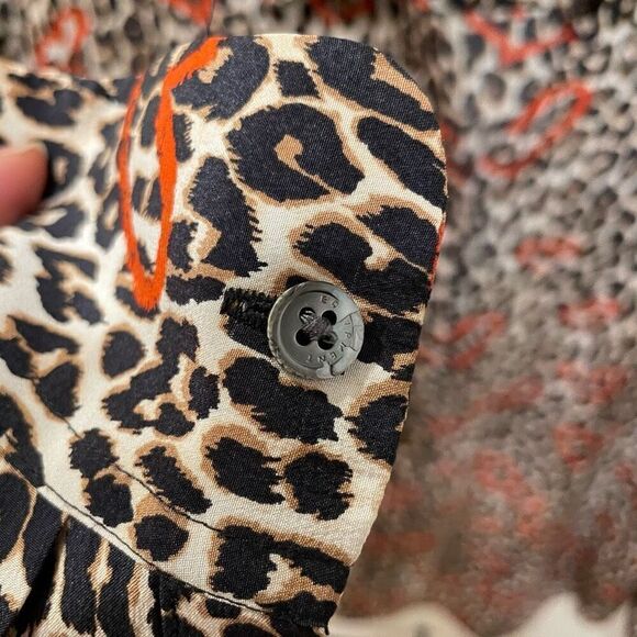 Equipment Femme Button Up Blouse M Silk Leopard Print Lipstick Heart Mob Wife - Picture 8 of 10